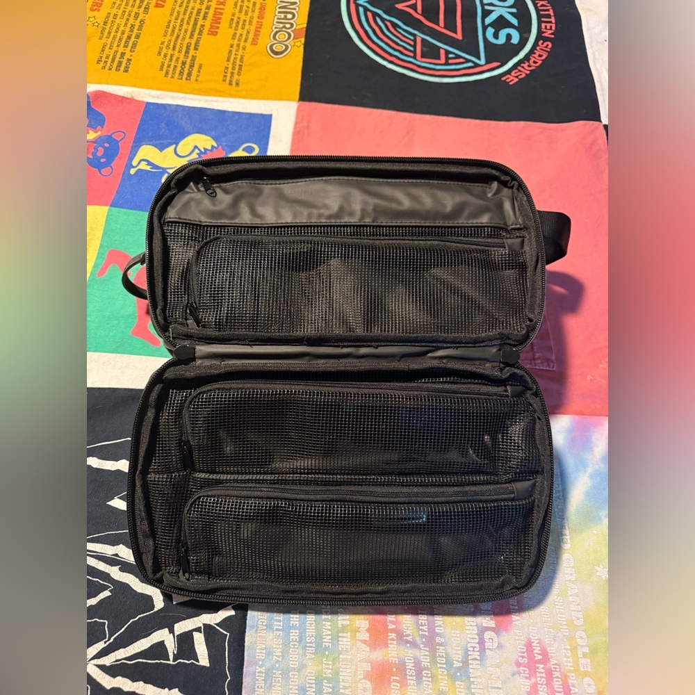 Gravel Travel Explorer Max toiletry bag